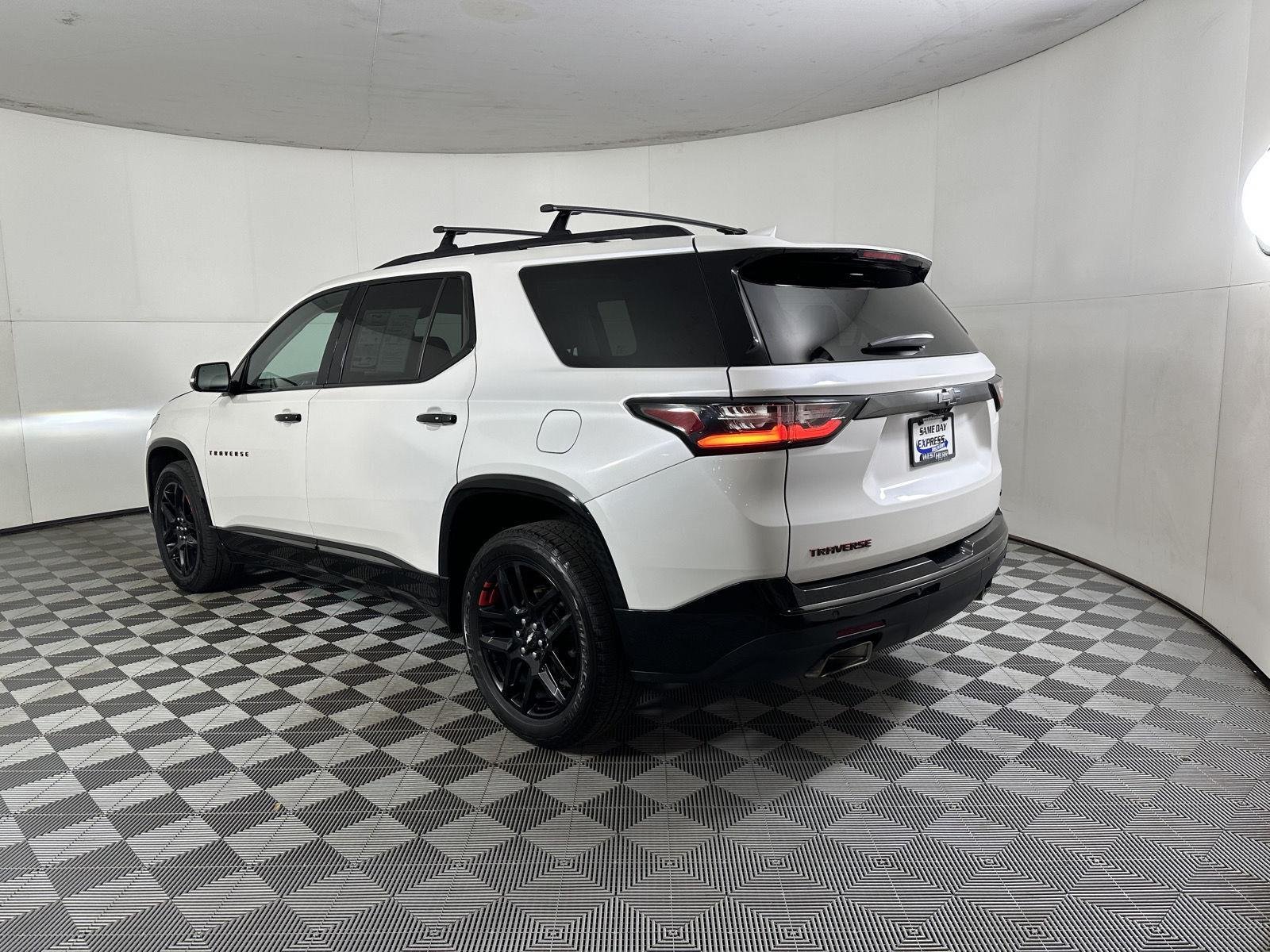 Used 2018 Iridescent Pearl Tricoat Chevrolet Premier image 7