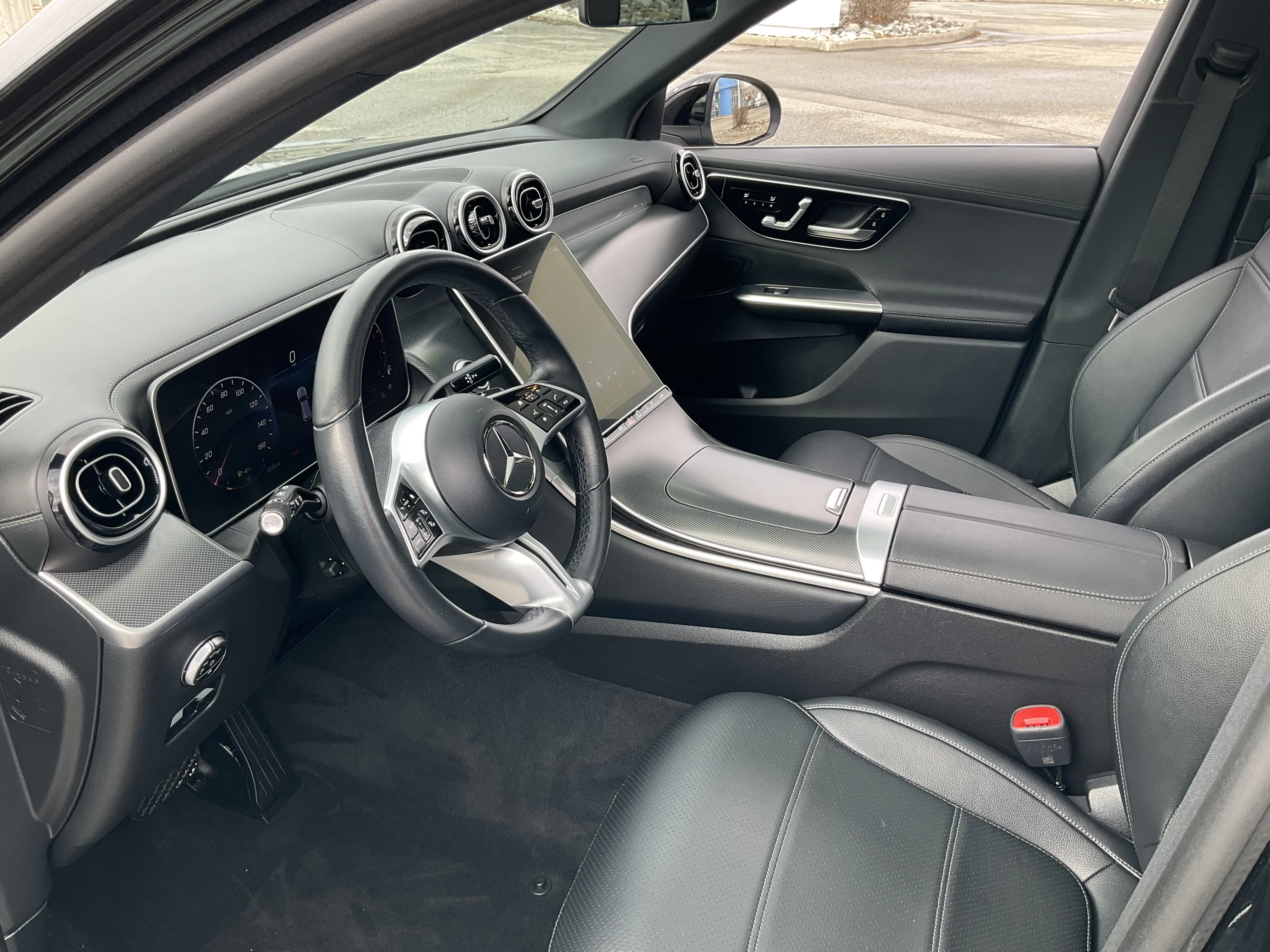 Used 2024  Mercedes-Benz GLC 300 image 5