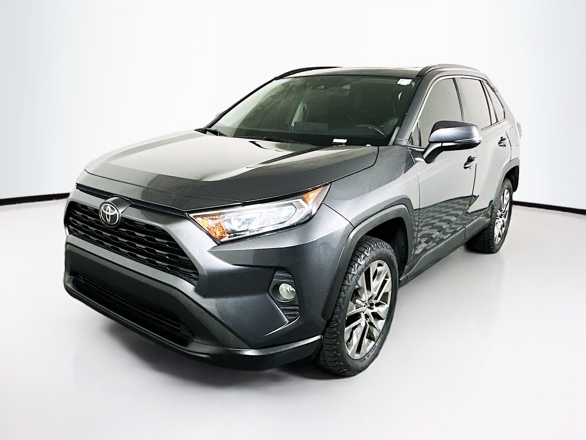 Used 2021 Magnetic Gray Metallic Toyota XLE Premium image 7