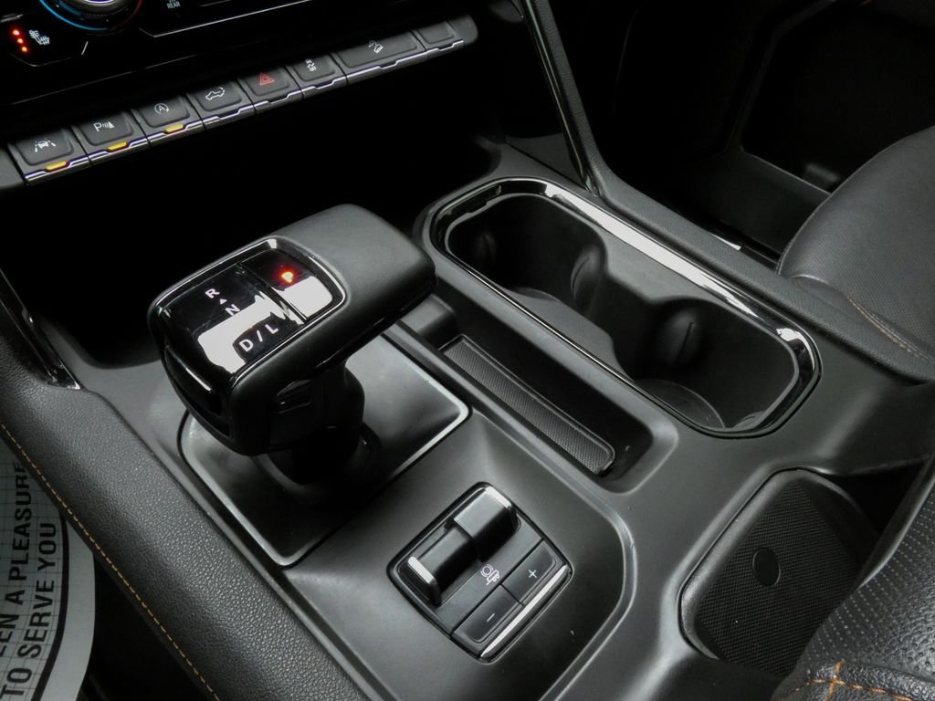 Used 2023 White GMC AT4 image 31
