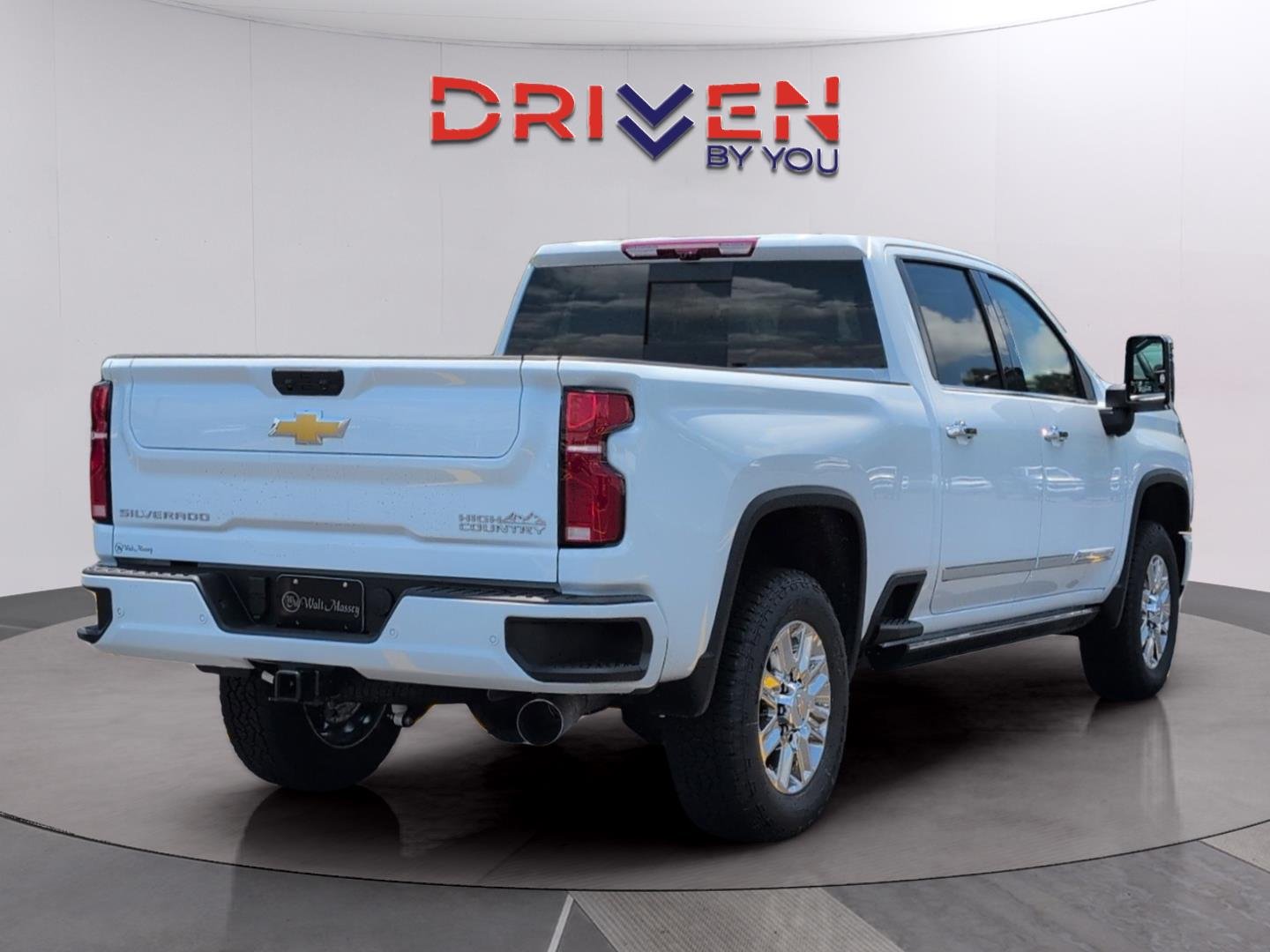 New 2026 Polar White Tricoat Chevrolet High Country image 5