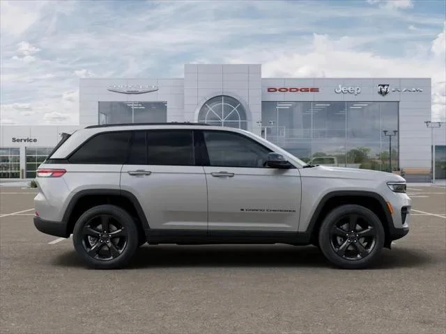 New 2025 Silver Zynith Exterior Paint Jeep Altitude X image 12