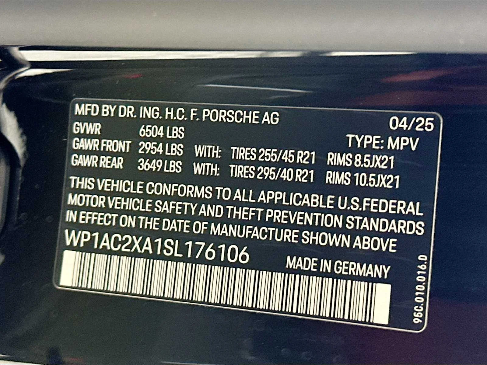 2025 Porsche Macan Turbo Electric - Photo 34