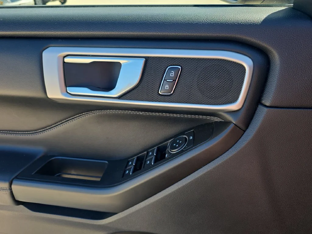 Used 2020 Black Ford XLT image 11