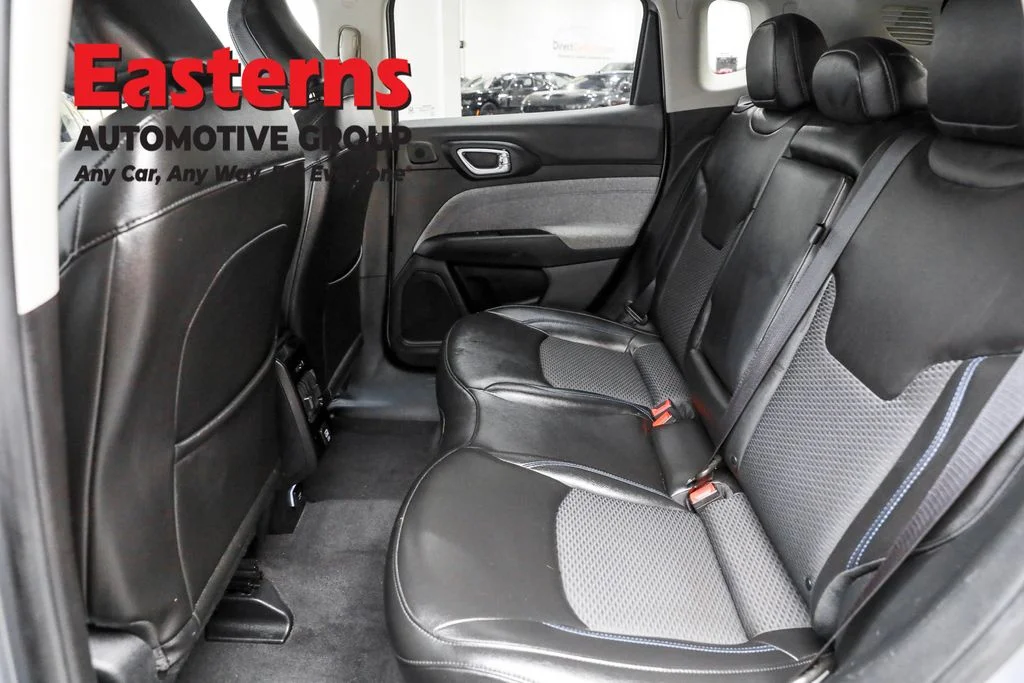 Used 2022 Silver Jeep Latitude image 21