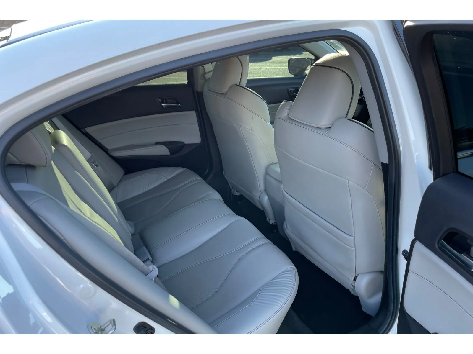 Used 2020 Platinum White Pearl Acura w/Technology Pkg image 16