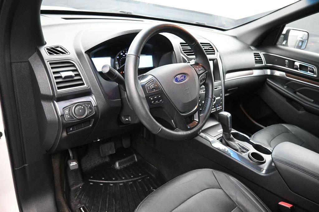 Used 2017 White Ford Limited image 20