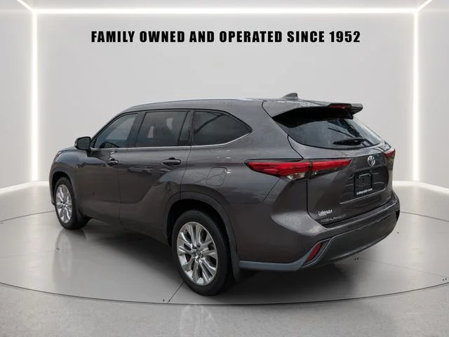 Used 2021 Gray Toyota Limited image 3