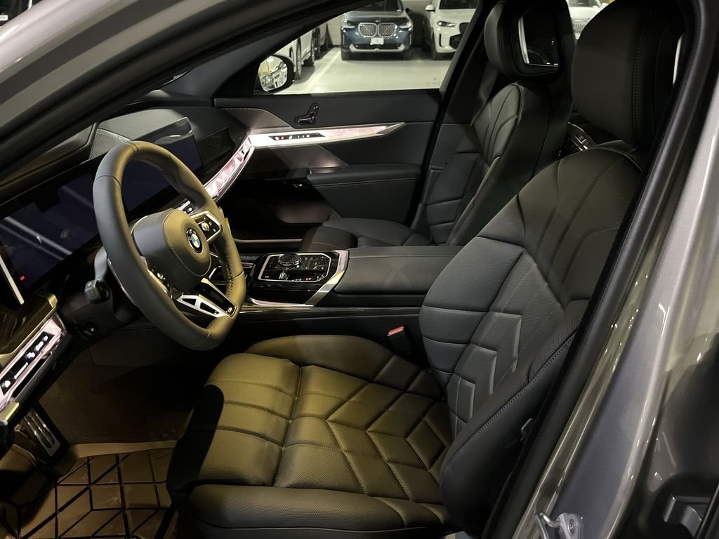 2026 BMW 7 Series 760i - Photo 11