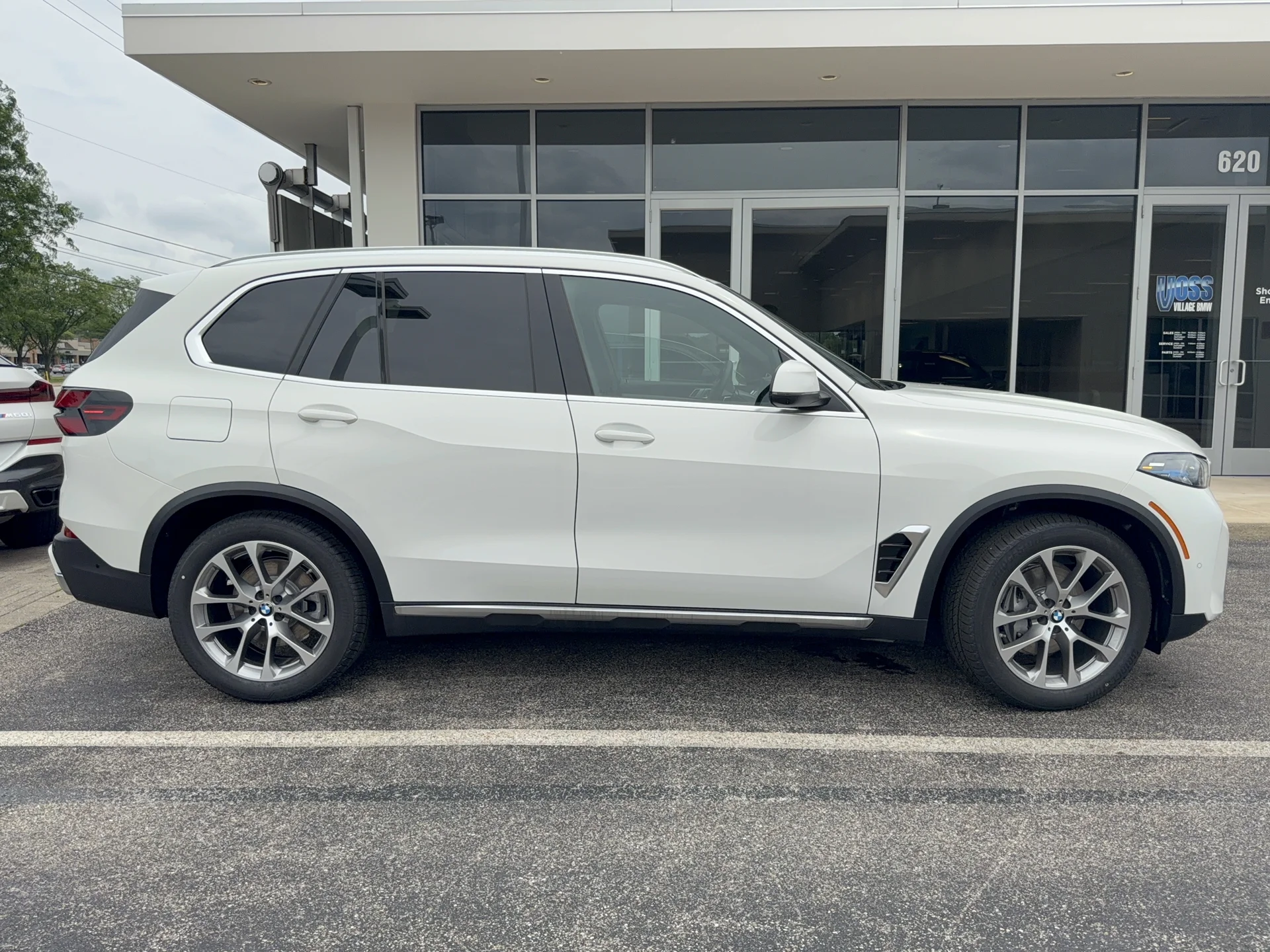 New 2026 Alpine White BMW xDrive40i image 2