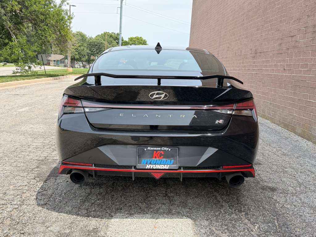 Used 2023 Onyx Black Hyundai Base image 4