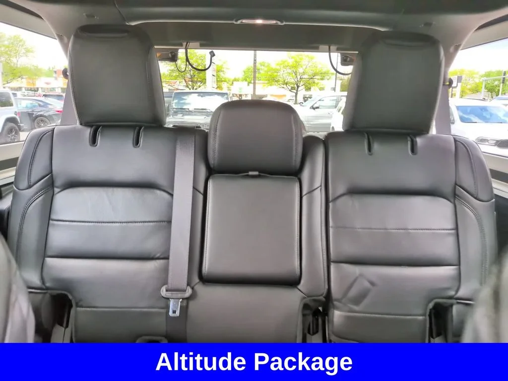 Used 2023 White Jeep Altitude image 26