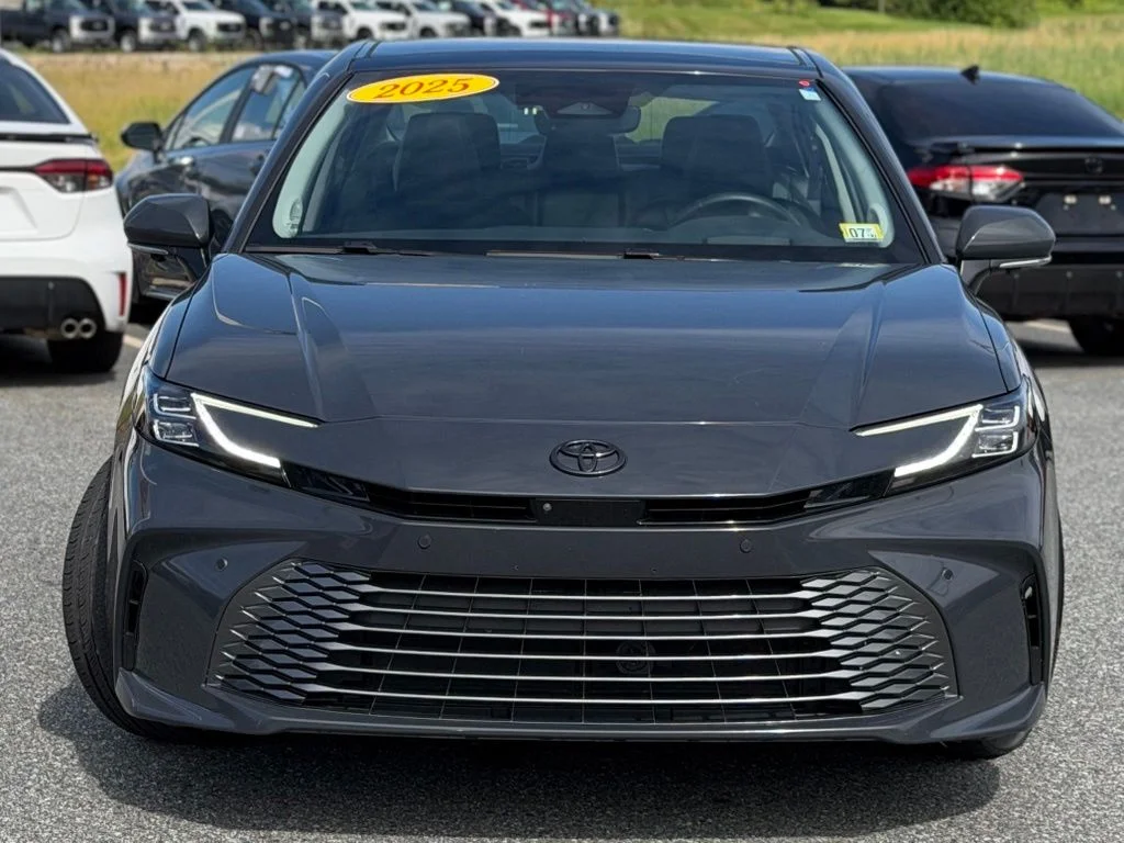 Used 2025  Toyota XLE image 2