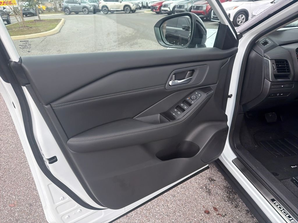 New 2026 Nissan Rogue Dark Armor 4D Sport Utility