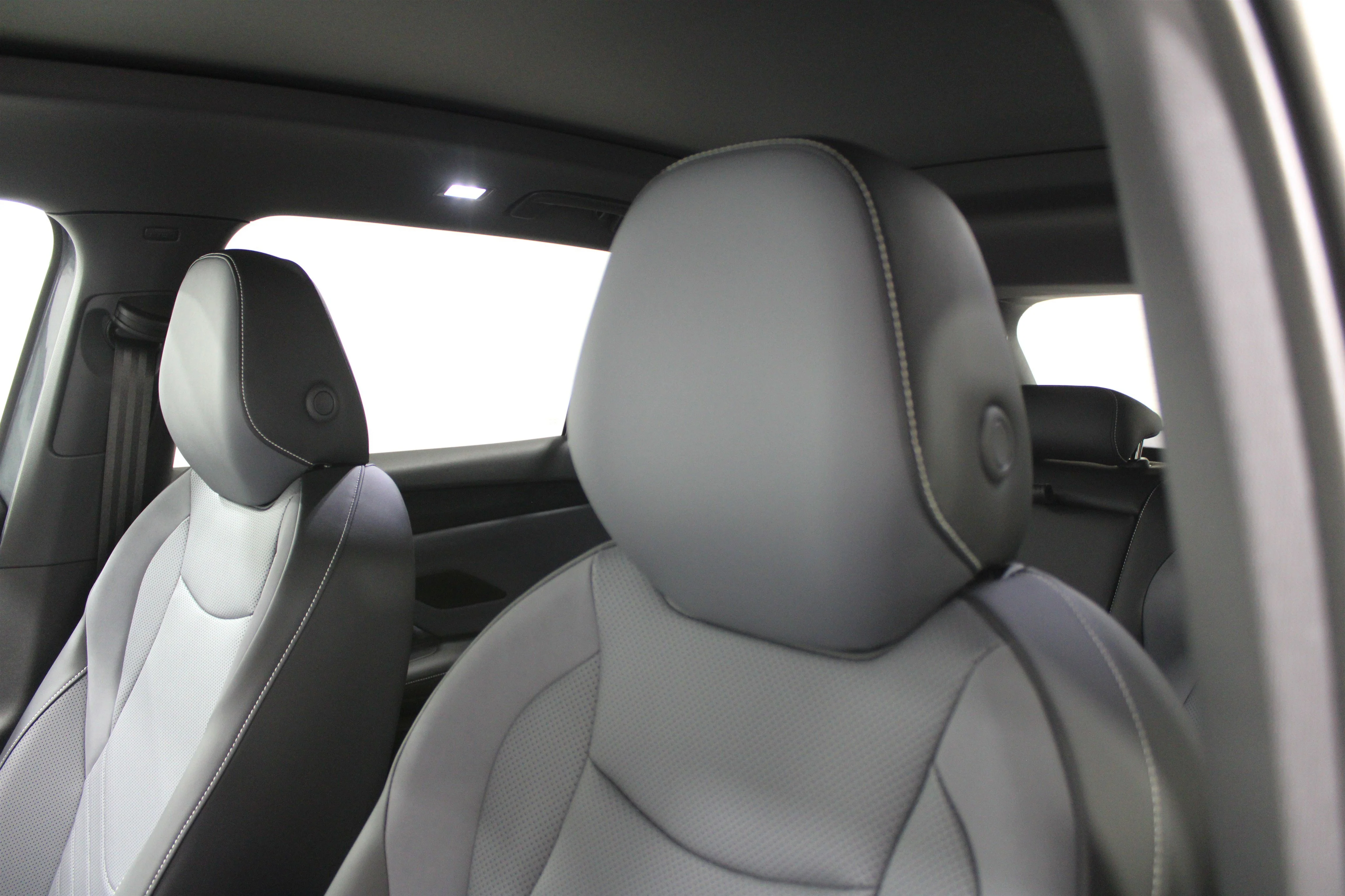 New 2026 Platinum Gray Metallic Volkswagen SE R-Line Black image 5