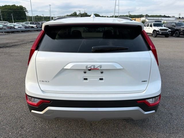 New 2026 Snow White Pearl Kia LX image 6