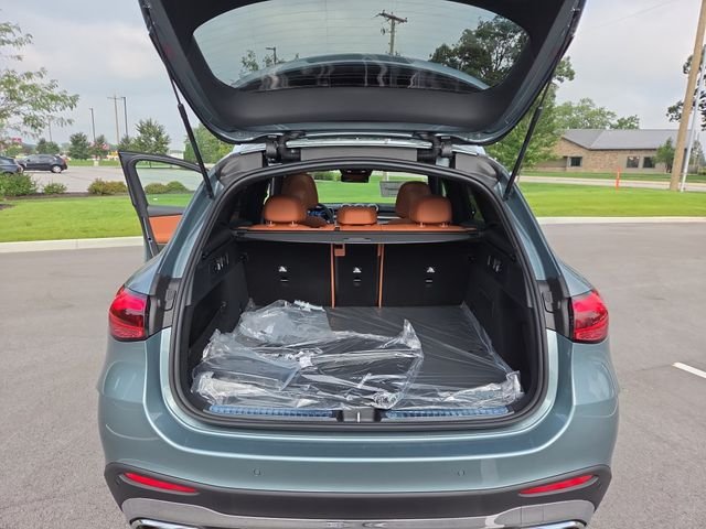 New 2027 Verde Silver Metallic Mercedes-Benz GLC300 image 28