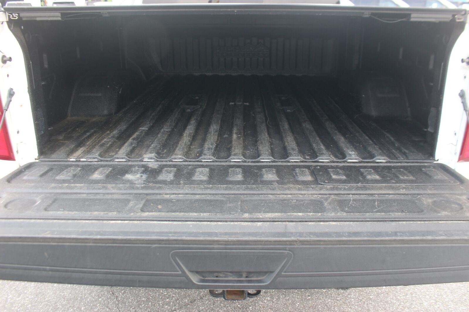 Used 2023 IRIDESCENT PEARL TRICOAT Chevrolet High Country image 13