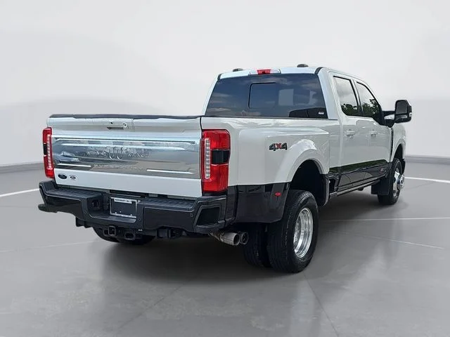 Used 2024  Ford King Ranch image 3