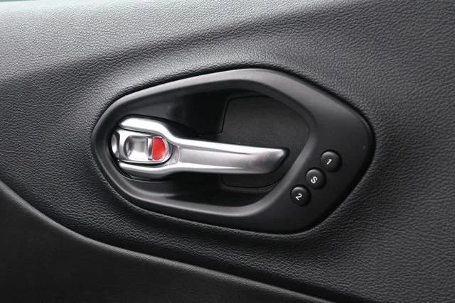 Used 2019 Velvet Red Pearlc Jeep Limited image 13