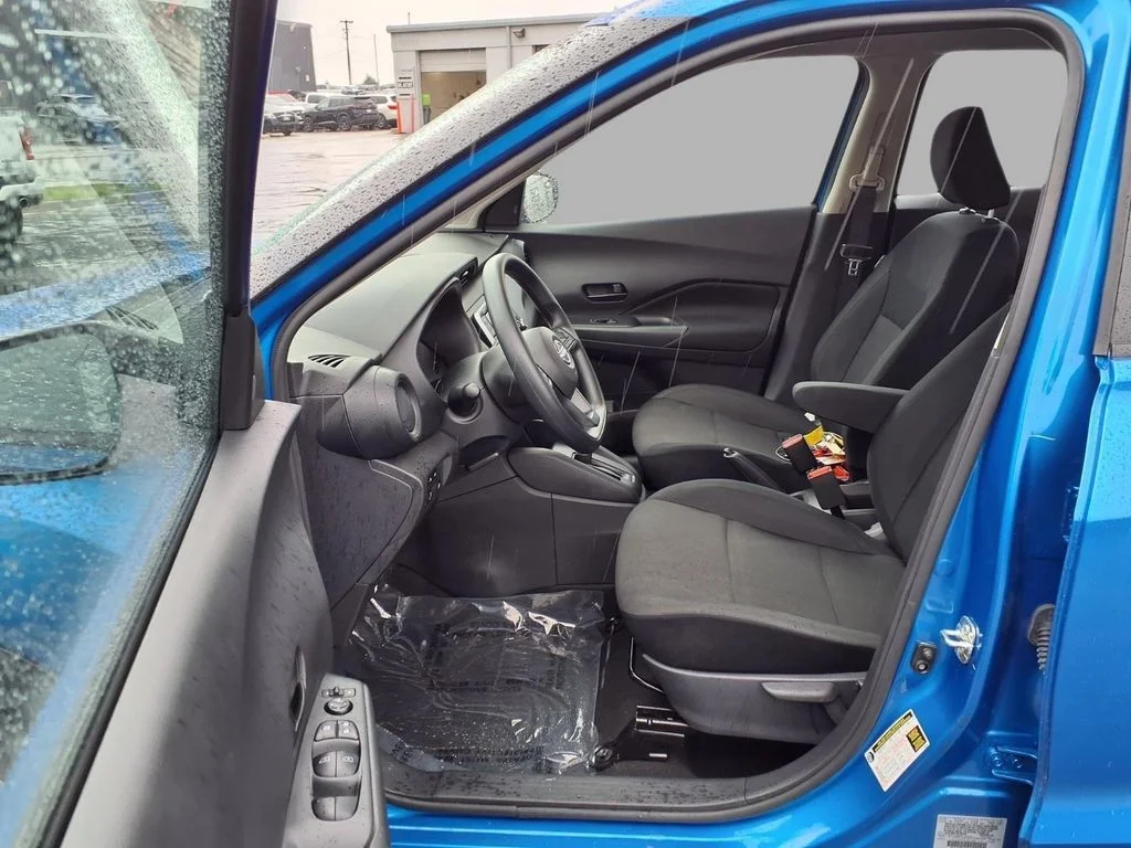 Used 2025 Blue Nissan S image 19
