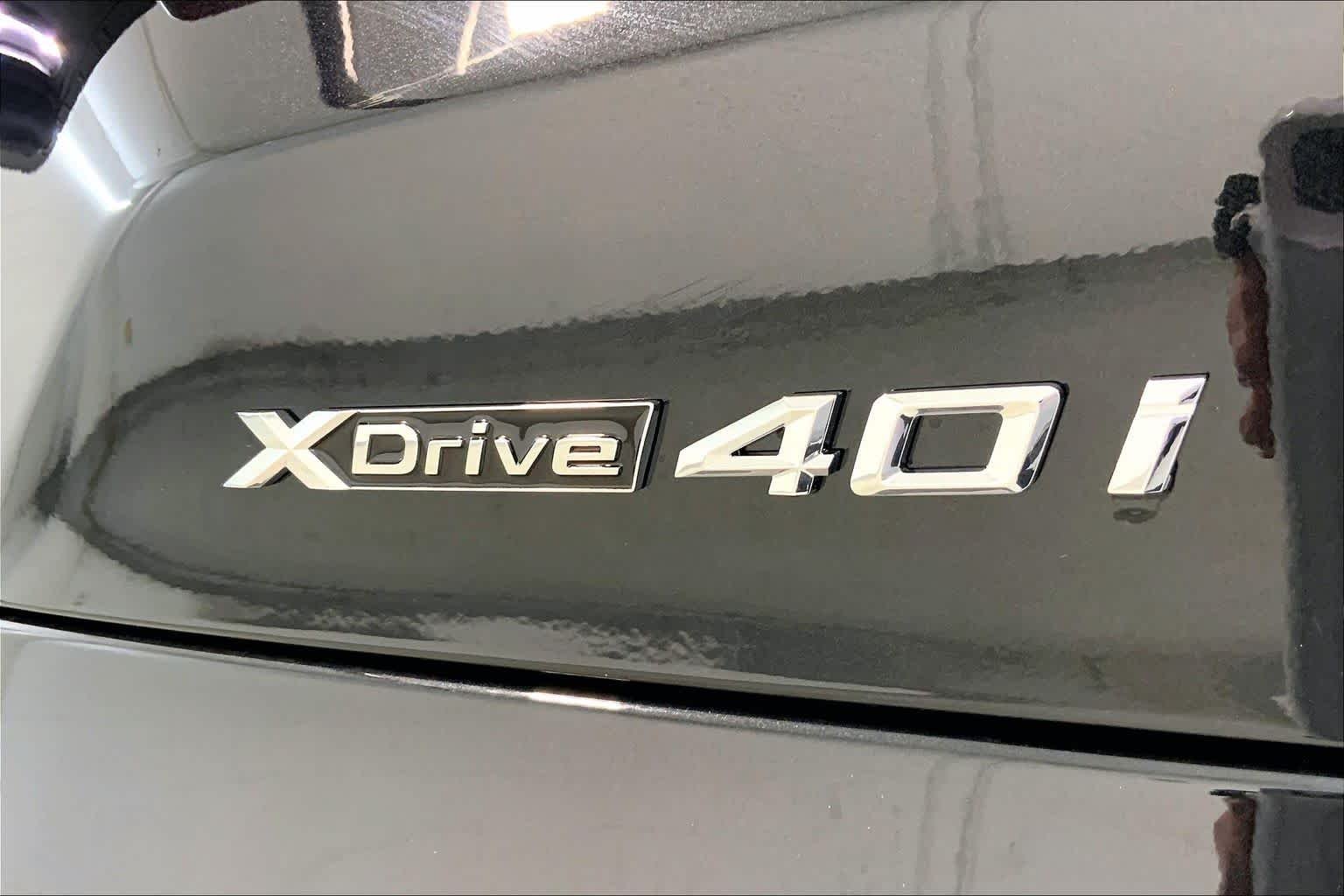New 2026 Black Sapphire Metallic BMW xDrive40i image 15