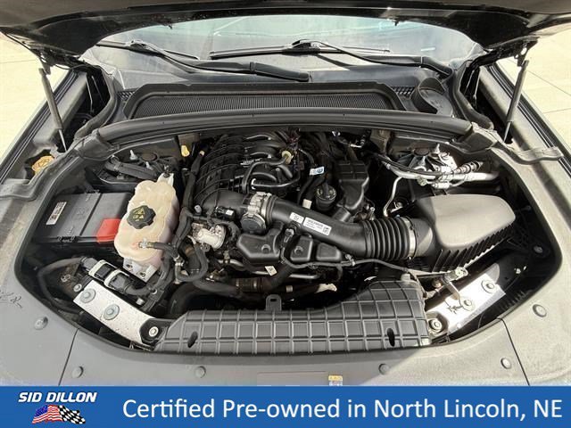 Used 2023 Diamond Black Crystal Pearlcoat Jeep Laredo image 10