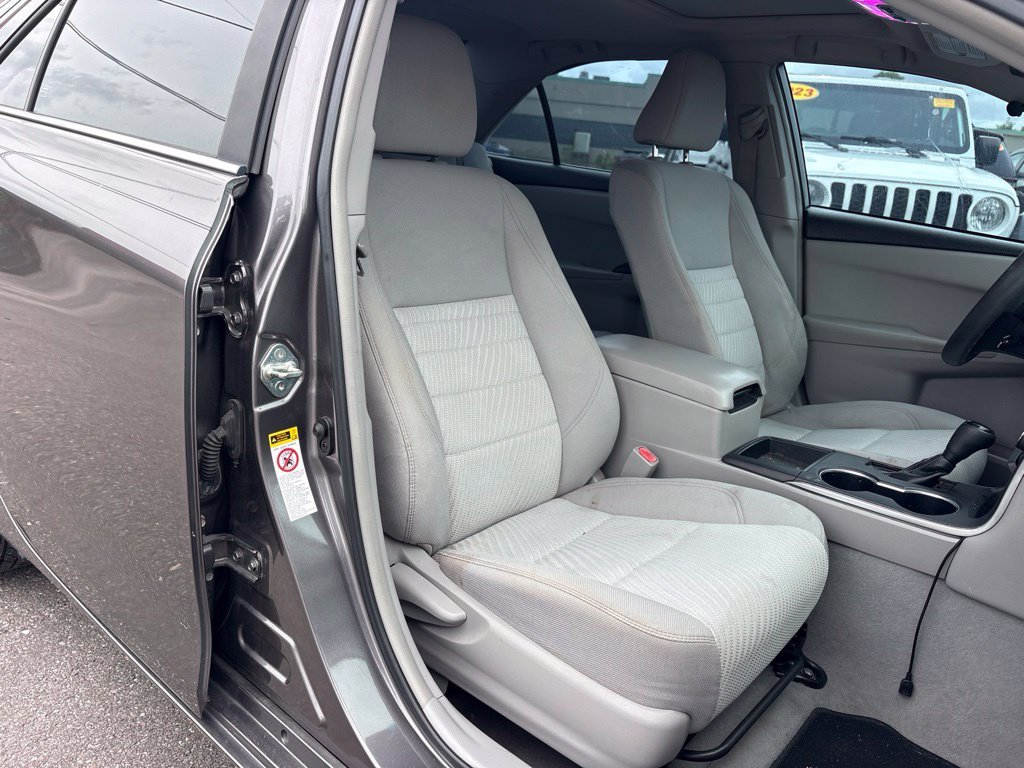 Used 2015 Gray Toyota LE image 18