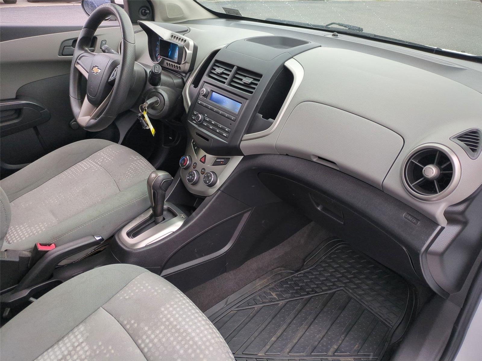 Used 2016 Summit White Chevrolet LS image 33