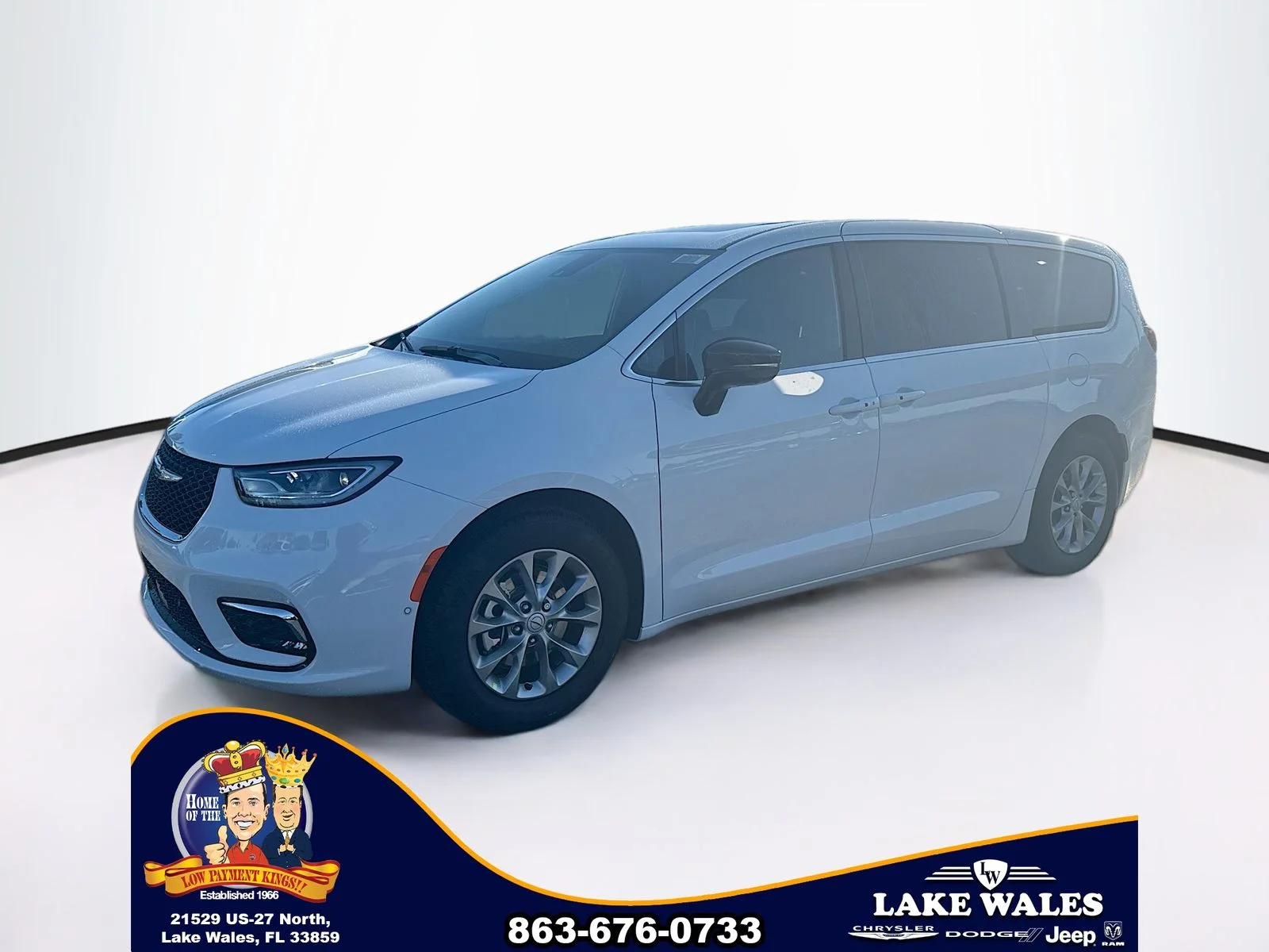 New 2026 Bright White Clear-Coat Exterior Paint Chrysler Limited image 2