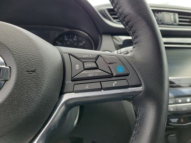 Used 2022 Red Nissan SV image 22