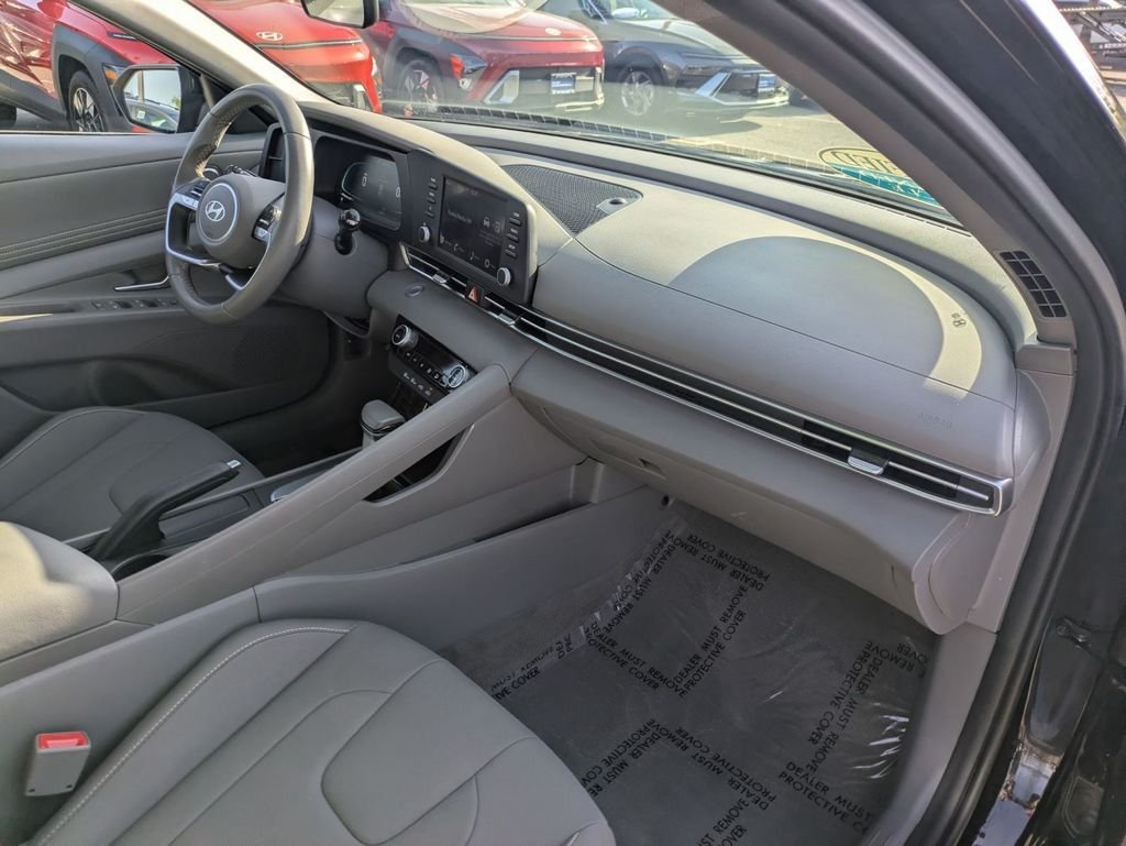 2025 Hyundai Elantra SEL - Photo 30