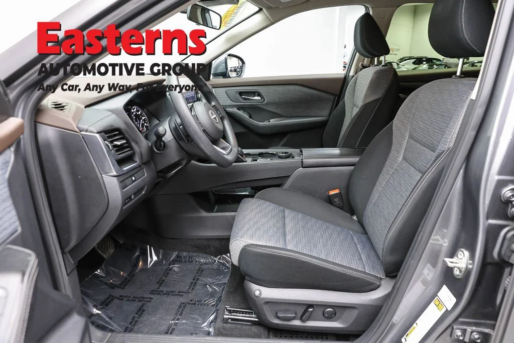 Used 2023 Gray Nissan SV image 13
