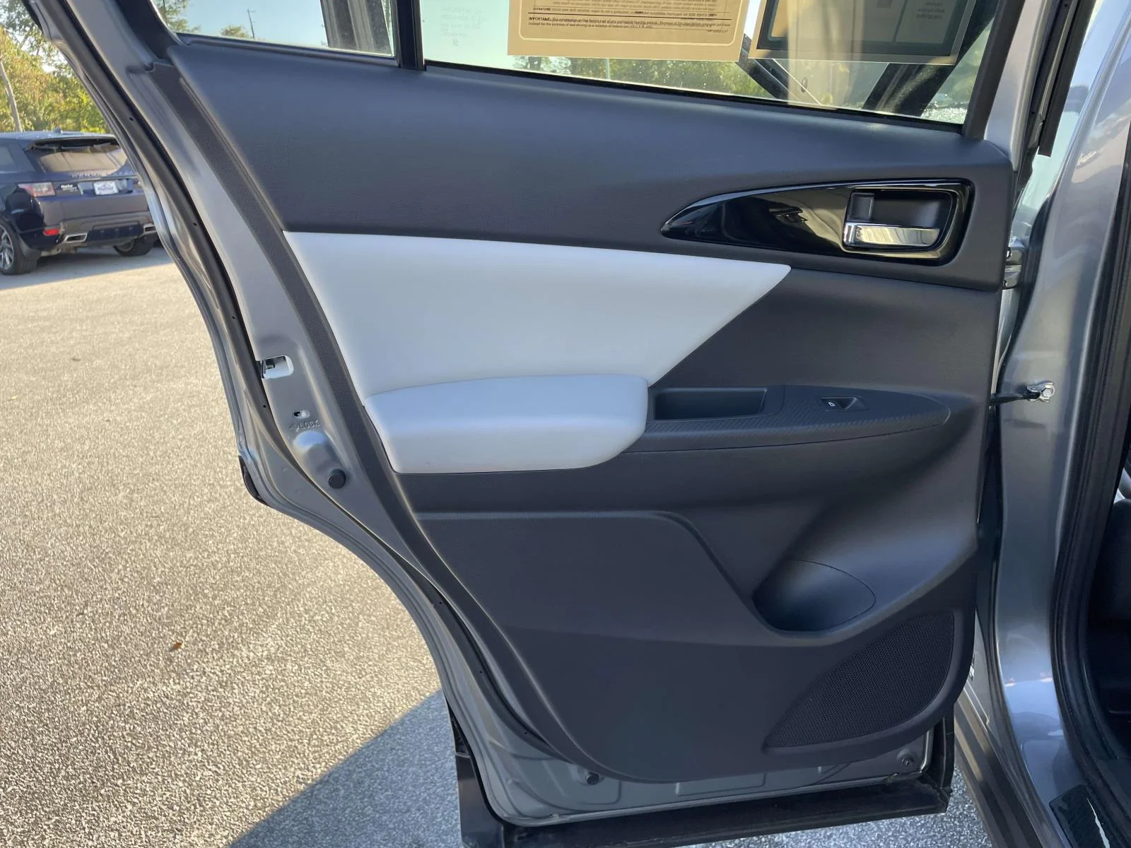 Used 2024 Mercury Gray Metallic Mitsubishi SEL image 2