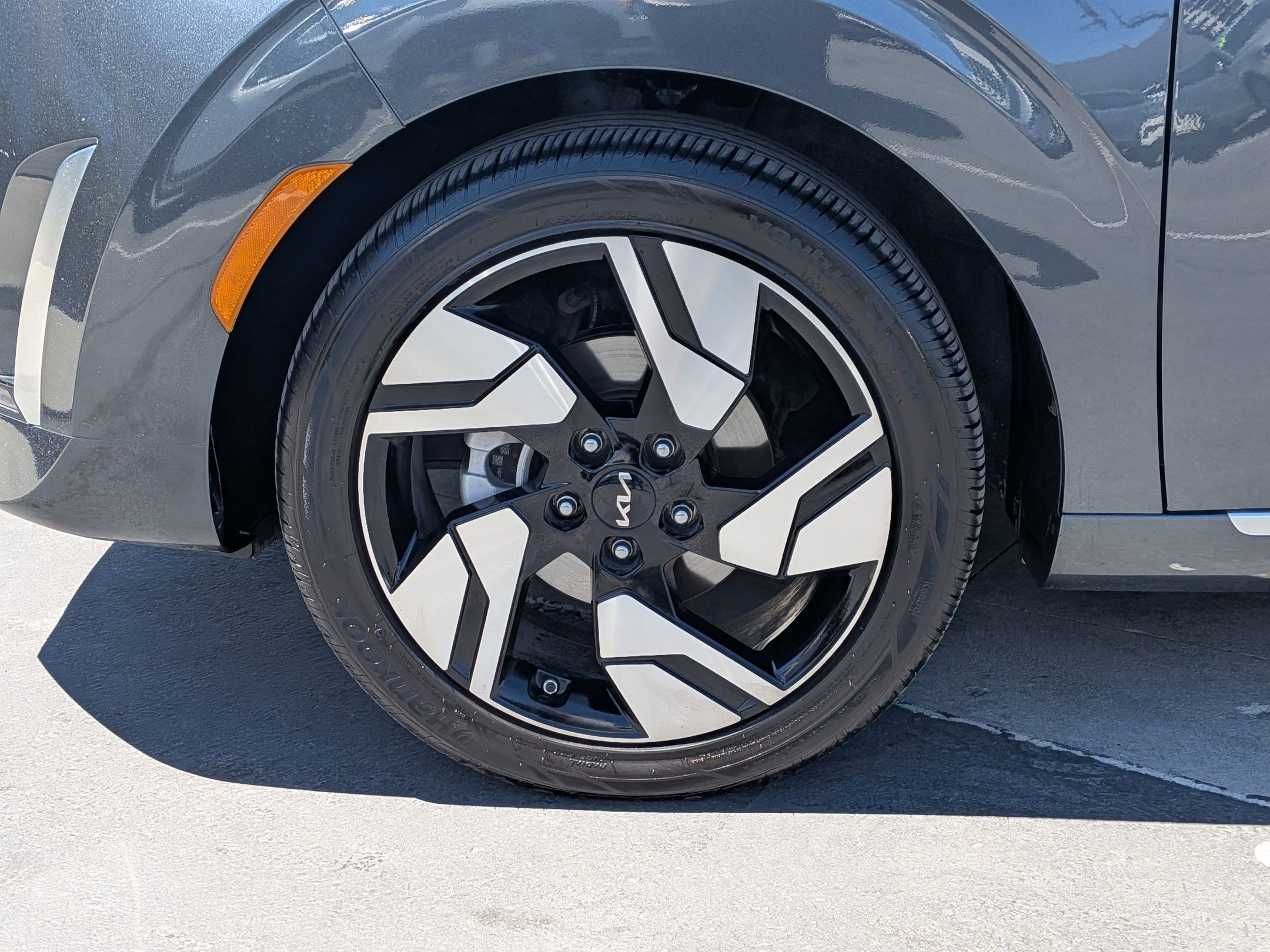 Used 2025 Gravity Gray Kia GT-Line image 11