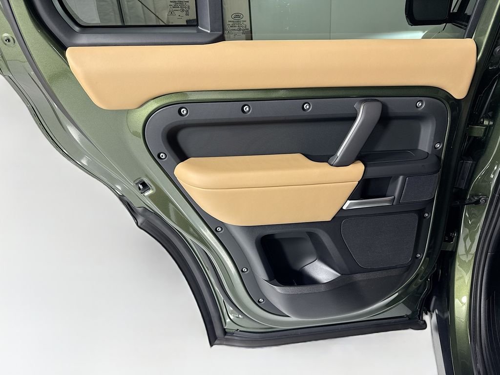 New 2026 Woolstone Green Land Rover X-Dynamic SE image 27
