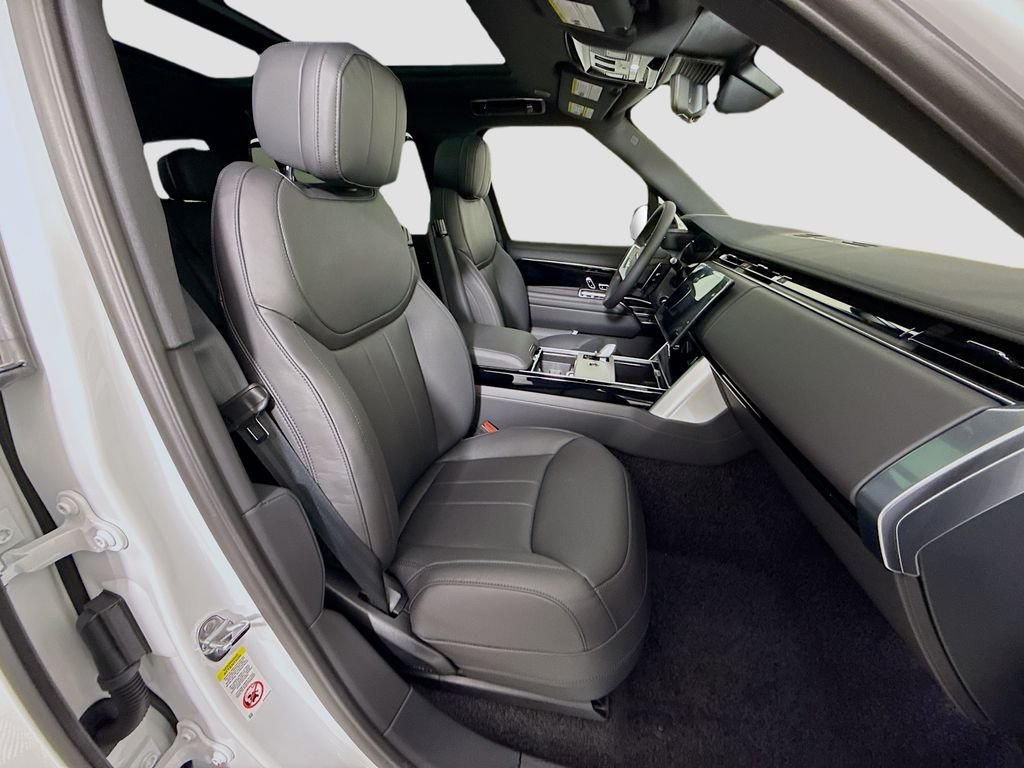 New 2026 Fuji White Land Rover SE image 19
