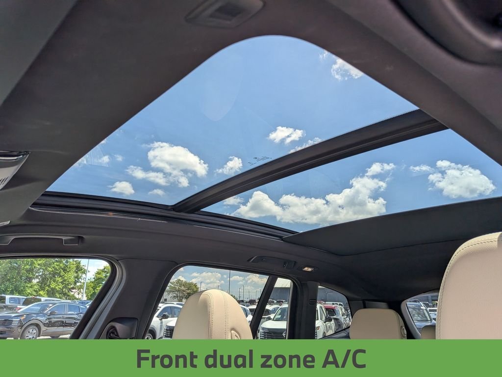 Used 2024 White BMW sDrive30i image 19