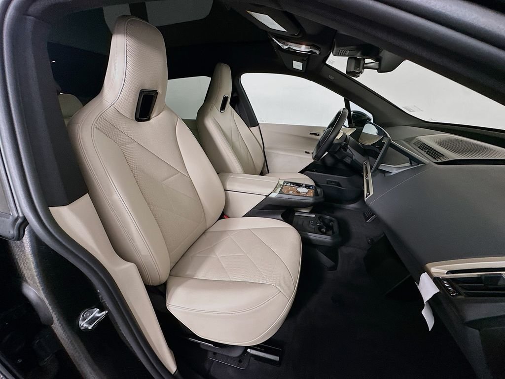 Certified Used 2023 Black Sapphire Metallic BMW xDrive50 image 28