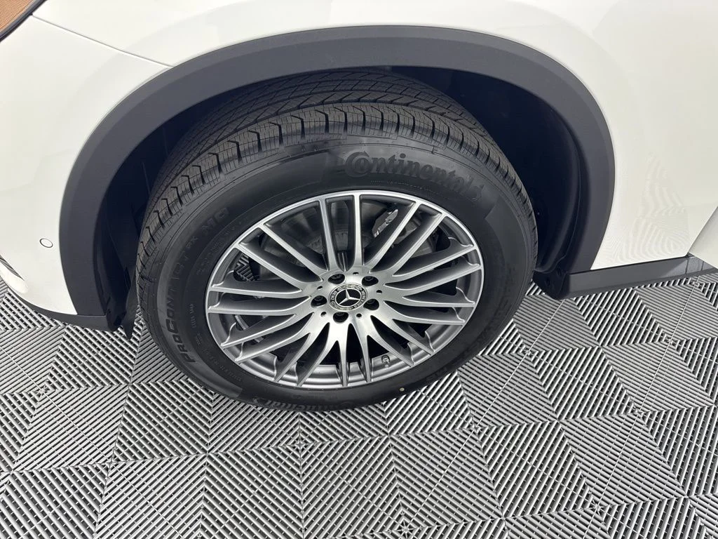 New 2026 White Mercedes-Benz GLC 300 image 32