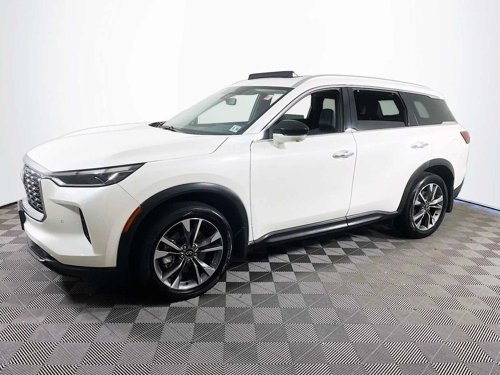 2025 INFINITI QX60 LUXE AWD's photo