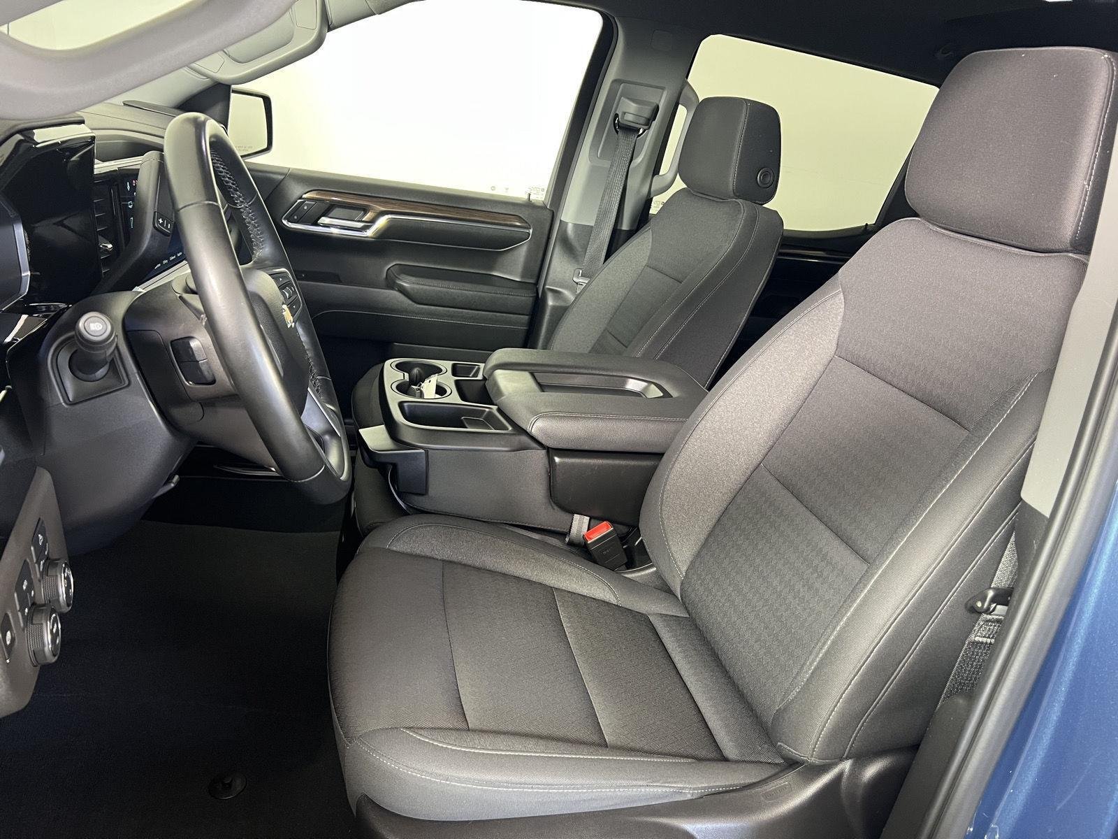 Used 2024 Lakeshore Blue Metallic Chevrolet LT image 5