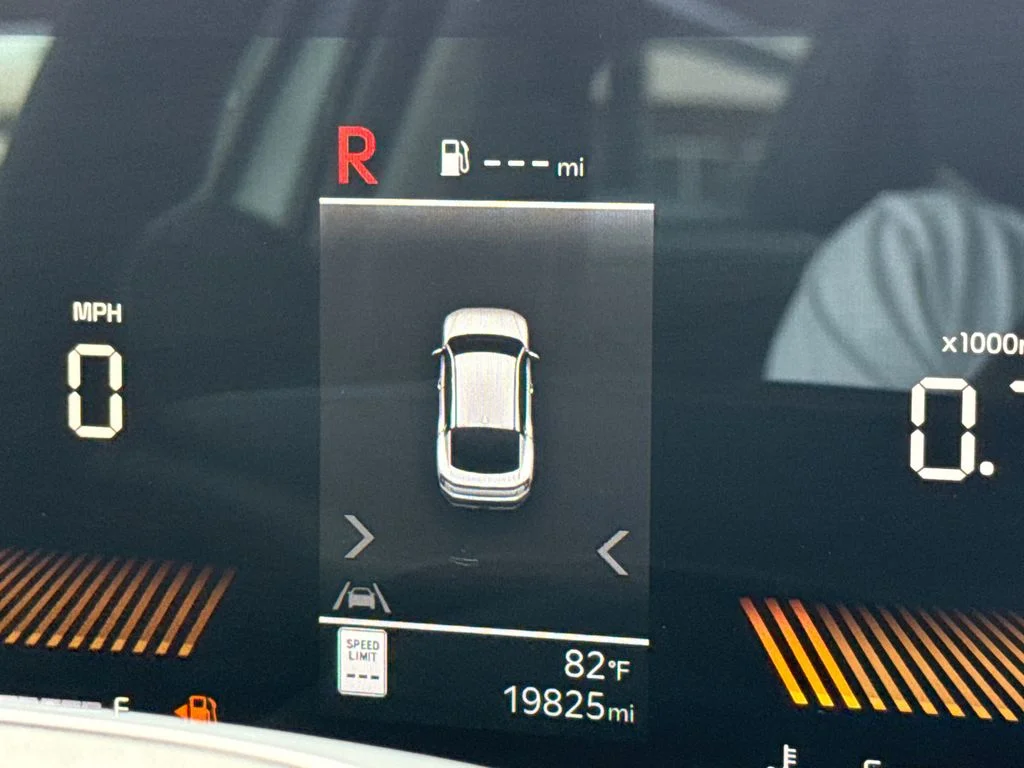 Used 2025 White Kia LXS image 30