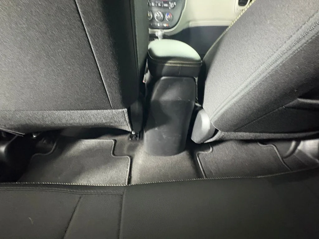 Used 2015 Silver Kia Plus image 29