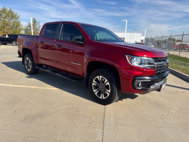 Used 2022 Red Chevrolet Z71 image 2
