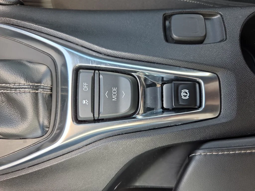 Used 2018 White Chevrolet 1LT image 39