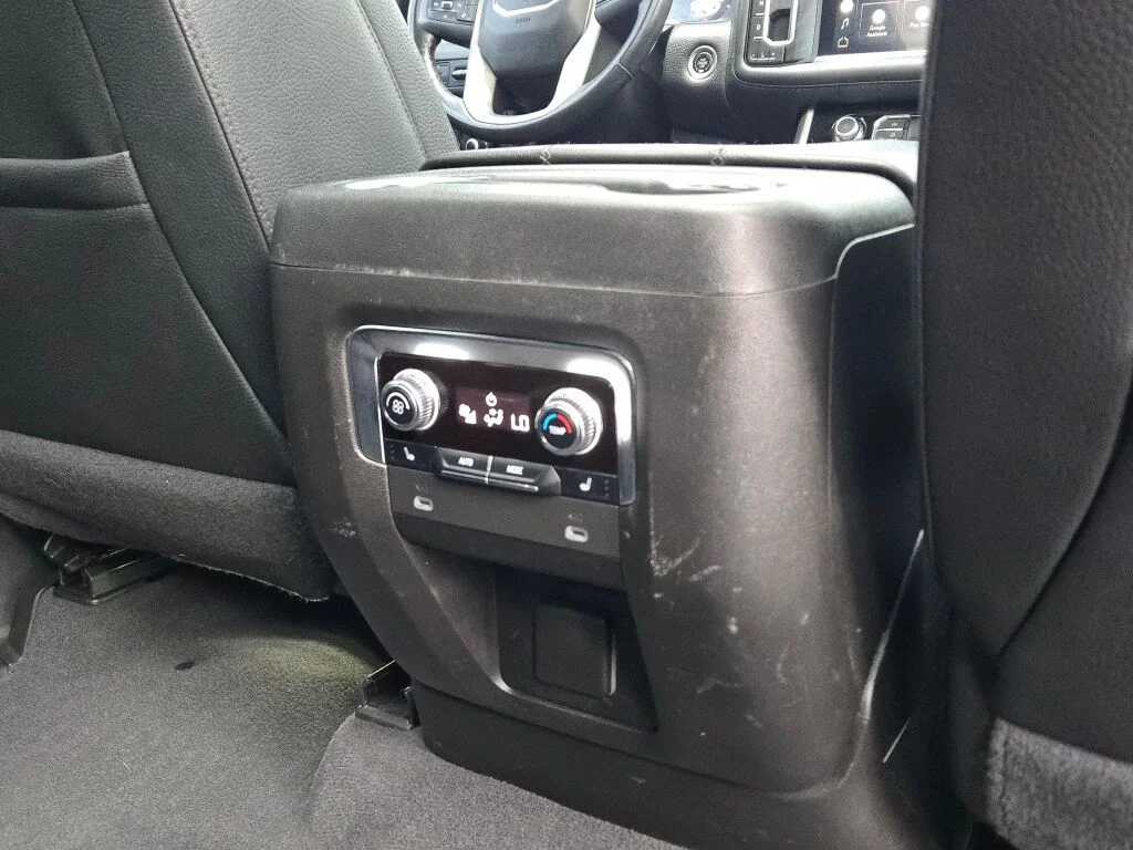 Used 2022  GMC Denali image 11