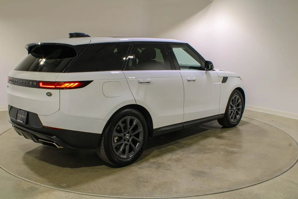 Used 2023 Fuji White Land Rover SE image 5