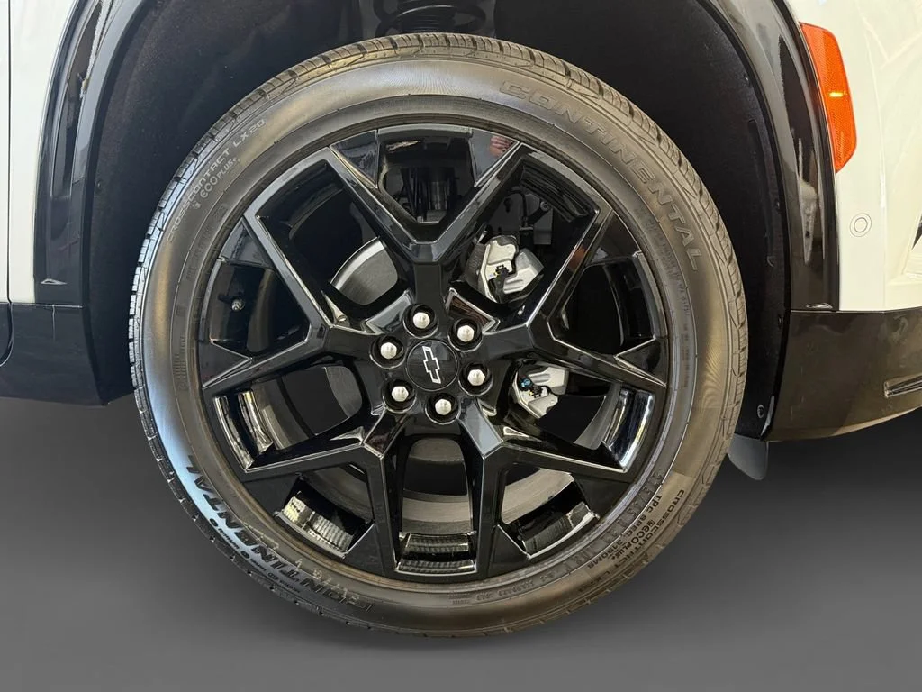 New 2026 Polar White Tricoat Chevrolet RS image 9