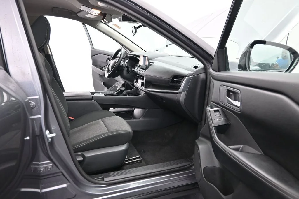 Used 2025 Gray Nissan SV image 12